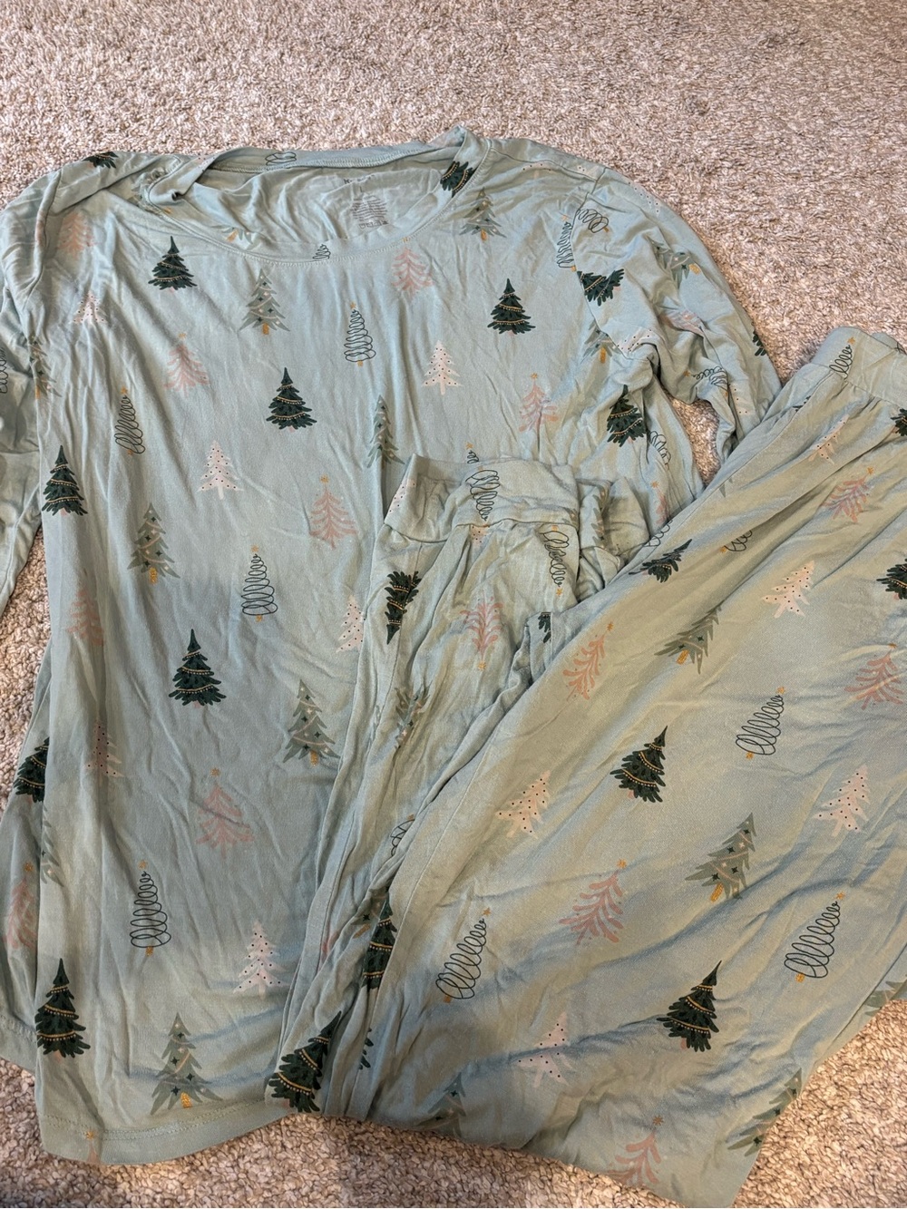 Kyte Baby Women's large Bamboo Green Christmas Tree Pajama
Set Soft